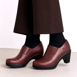 Y2K Vintage UGG Australia Burgundy Leather Clogs wedge heel mule Minimalist 8